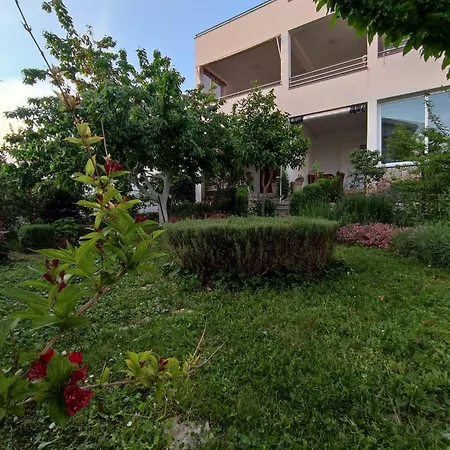 Dvorina Apartmán Srima
